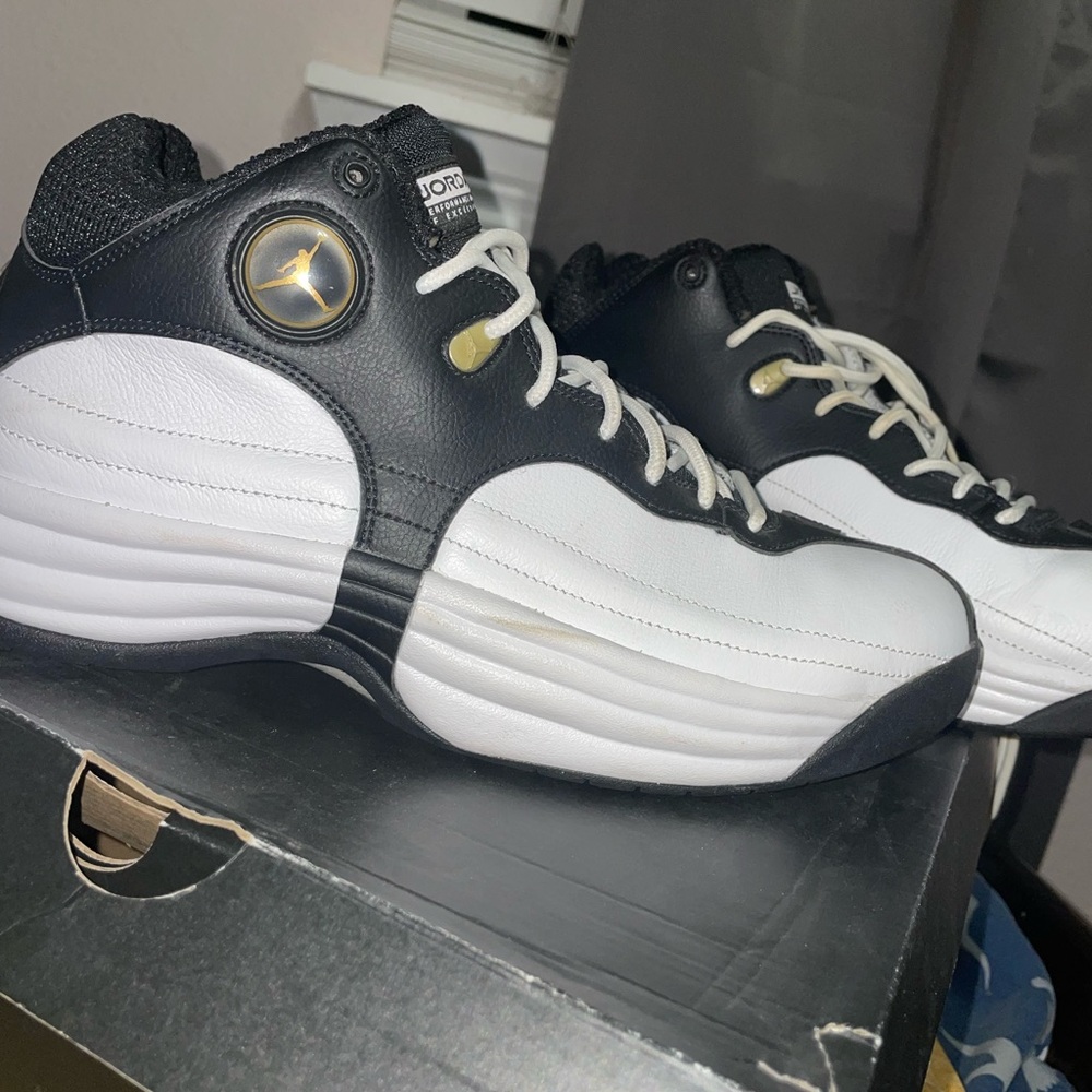 Selling some Jordan’s basketball or any use - Picture 7 of 8
